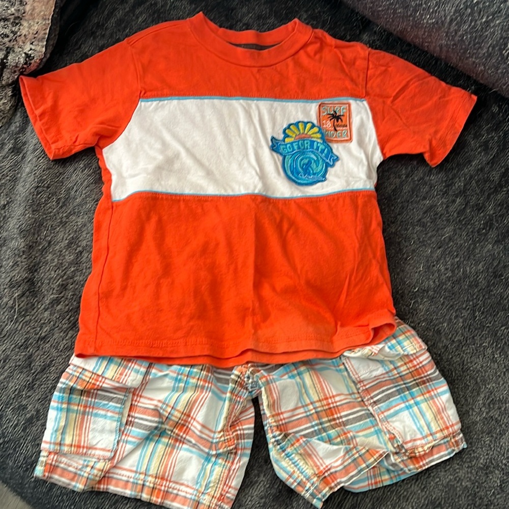 Oshkosh outfit. Shorts and SS tshirt. Size 4